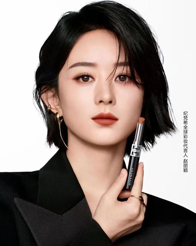 和钟楚曦如何演绎“中女时代”！冰球突破本周时髦大事｜看赵丽颖(图18)