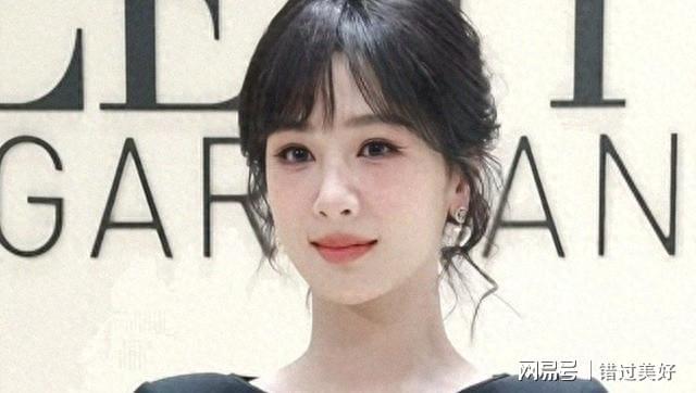 线小时杨紫深陷“整容”风波冰球突破网站出席华伦天奴(图2)