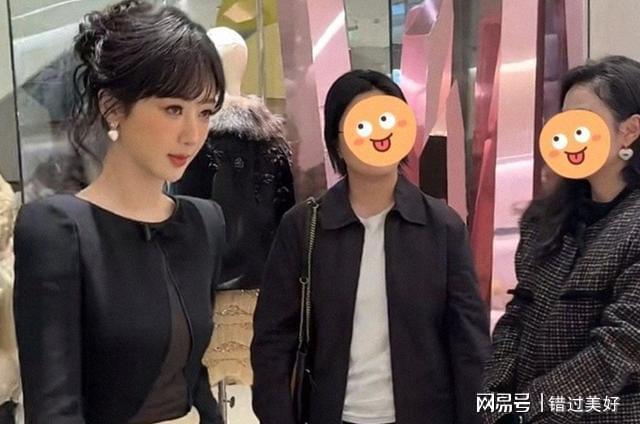 线小时杨紫深陷“整容”风波冰球突破网站出席华伦天奴(图3)